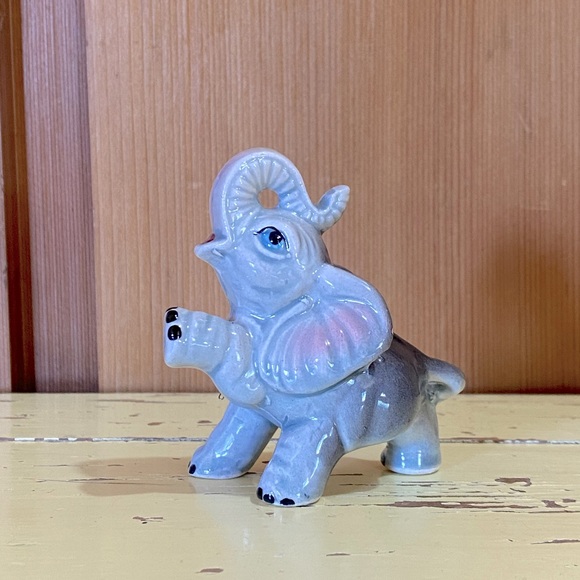 Vintage Elephant Ceramic Family Decor Figurines - Picture 4 of 6